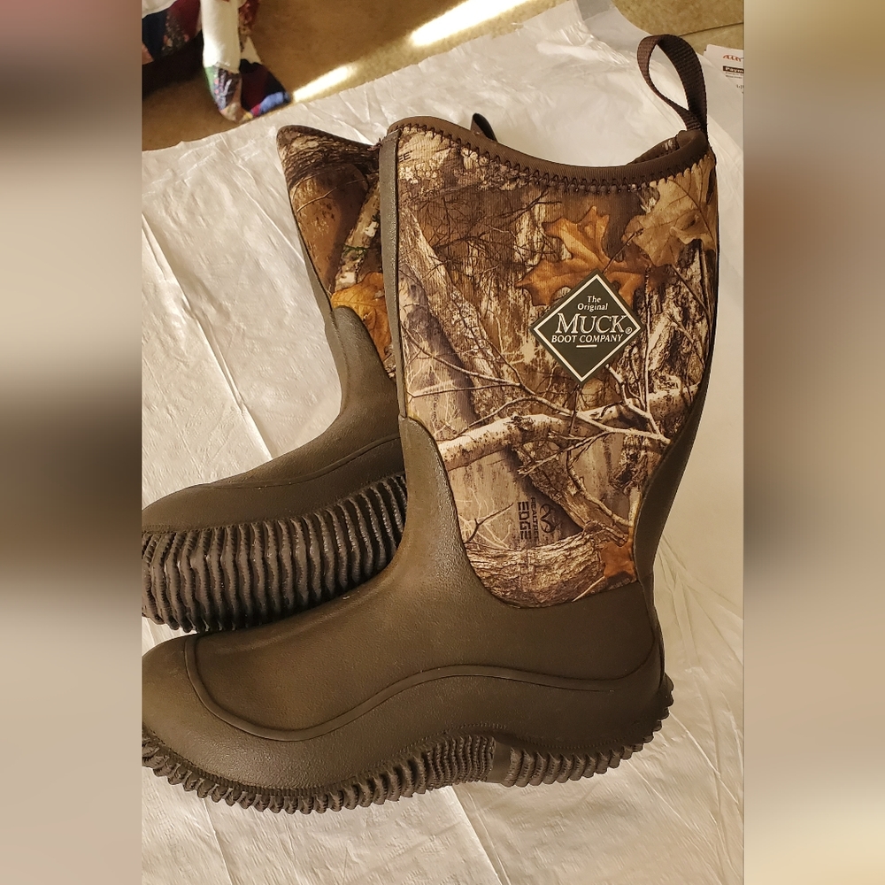 Youth sz 2 Muck Boots